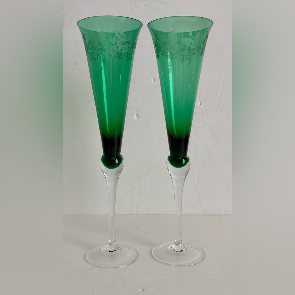 Elegant Green Champagne Flutes